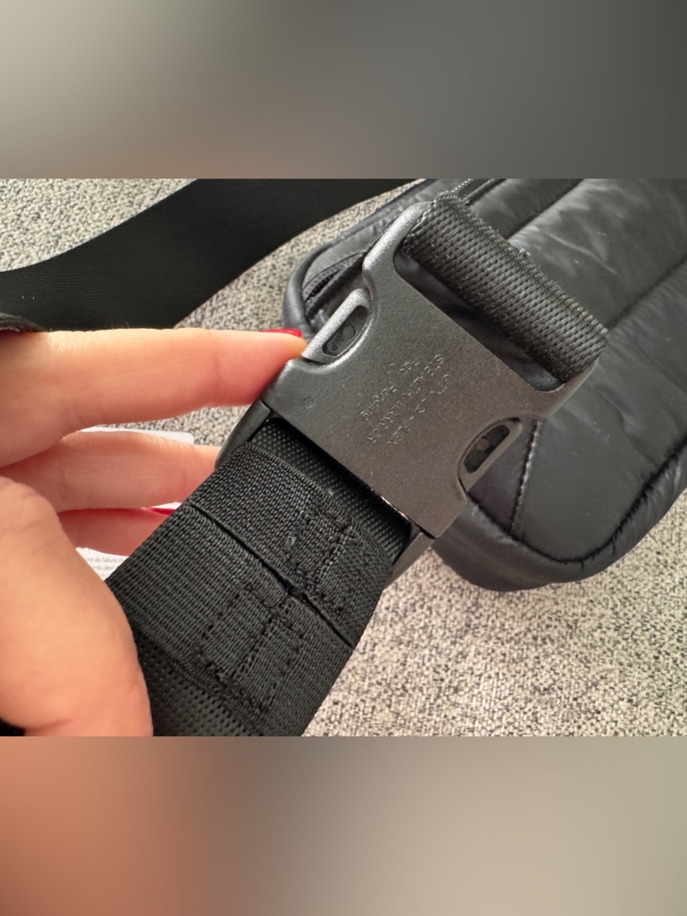 EUC lululemon Everywhere Belt Bag Large *Wunder Puff in black style LU9BH0S - Picture 6 of 13